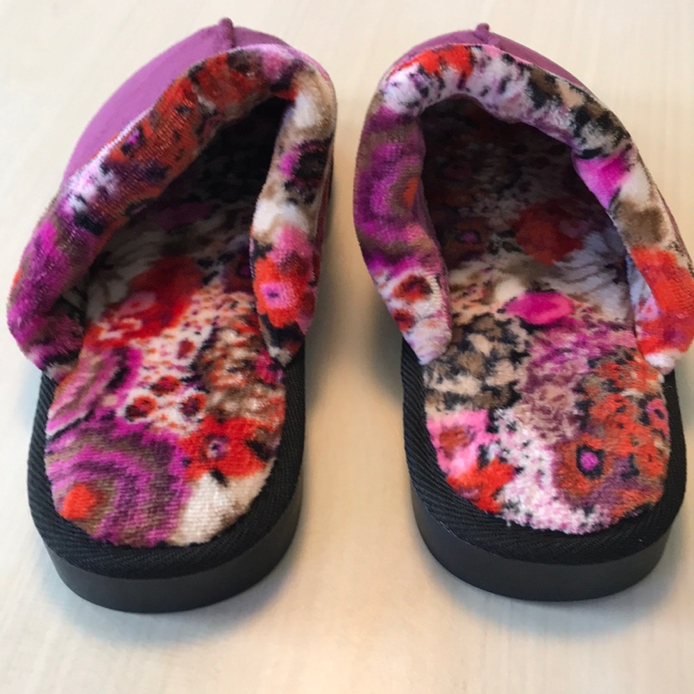 New Vera Bradley Cozy Slippers M 7-8 Rosewood Plum - Picture 3 of 6